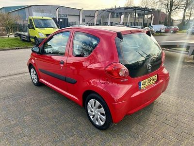 Occasion Toyota Aygo 68 PK (50 kW) 2007 Rood Hatchback