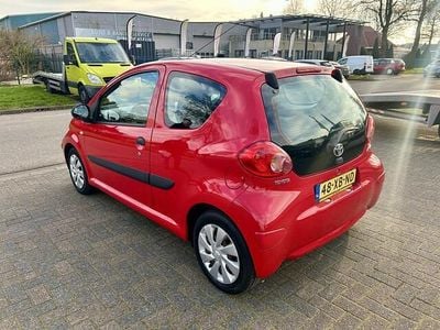 Rood Occasion 2007 Toyota Aygo Hatchback | € 2.495 (Iets duurder)