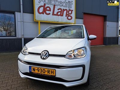 tweedehands VW up! 1.0 nieuwstaat lane assist face lift weinig km!