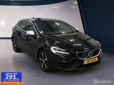 Zwart Gebruikt 2018 Volvo V40 R-Design Hatchback | € 17.999 (Eerlijke prijs)