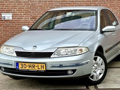 Grijs Gebruikt 2001 Renault Laguna II Authentique Hatchback | € 995 (Eerlijke prijs)