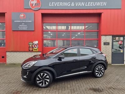 Zwart (metallic) Gebruikt 2023 Ford Puma Titanium SUV | € 21.450 (Eerlijke prijs)