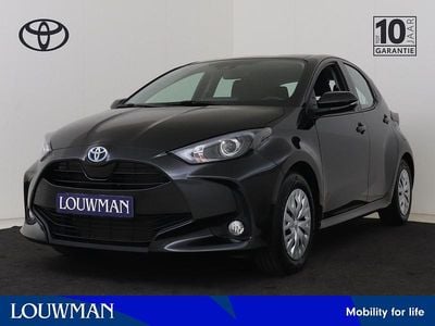 Zwart Occasion 2024 Toyota Yaris Hybrid Active Hatchback | € 21.950 (Goede deal)