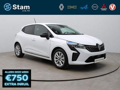 Wit Gebruikt 2024 Renault Clio V Evolution Hatchback | € 18.990 (Eerlijke prijs)