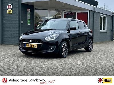 Zwart (metallic) Occasion 2021 Suzuki Swift Style Hatchback | € 18.450 (Eerlijke prijs)