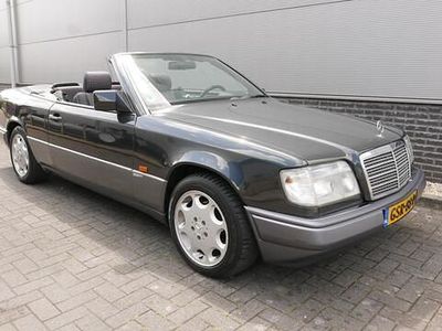 Occasion Mercedes E220 Sportline 150 PK (110 kW) 1996 Zwart, metallic lak Cabriolet