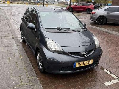 Occasion Toyota Aygo 68 PK (50 kW) 2006 Grijs Hatchback