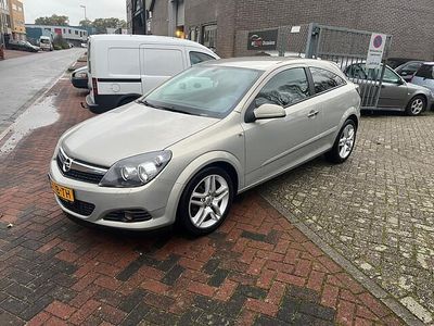 Grijs (metallic) Gebruikt 2007 Opel Astra GTC Hatchback | € 2.250 (Iets duurder)