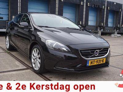 Zwart Gebruikt 2016 Volvo V40 Summum Hatchback | € 11.495 (Iets duurder)
