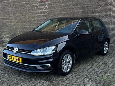 Zwart (metallic) Occasion 2018 VW Golf VII Comfortline Hatchback | € 15.440 (Eerlijke prijs)