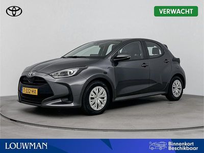 Grijs Occasion 2023 Toyota Yaris Hybrid Active Hatchback | € 21.600 (Goede deal)