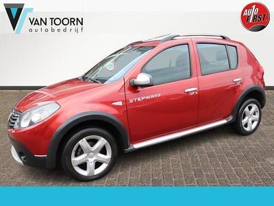 Rood Gebruikt 2011 Dacia Sandero Stepway Hatchback | € 2.648 (Eerlijke prijs)