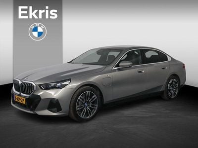 Grijs Occasion 2024 BMW 530e M Sport Sedan | € 59.950 (Goede deal)