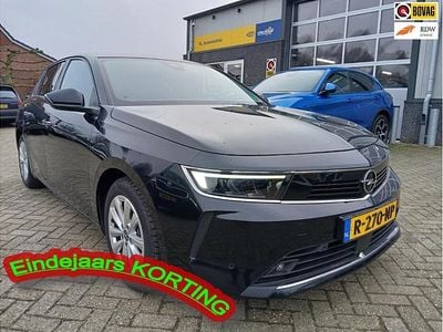 Zwart Gebruikt 2022 Opel Astra Elegance Hatchback | € 18.495 (Eerlijke prijs)