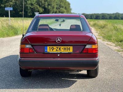 Occasion Mercedes E230 132 PK (97 kW) 1992 Rood Sedan