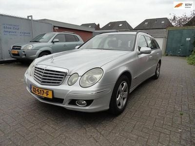 Grijs (metallic) Gebruikt 2006 Mercedes E280 Classic Stationwagen | € 3.650 (Eerlijke prijs)