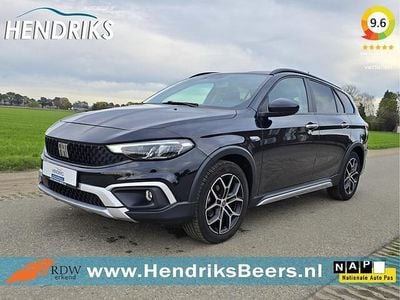 Zwart (metallic) Gebruikt 2023 Fiat Tipo Cross Stationwagen | € 19.995