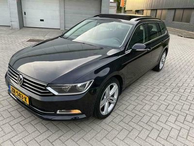 Zwart, metallic lak Gebruikt 2015 VW Passat Highline Stationwagen | € 11.500 (Duur)
