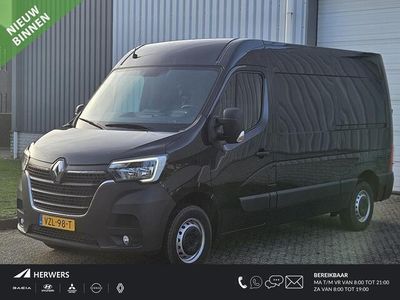 tweedehands Renault Master T35 2.3 dCi 135 L2H2 Comfort / Direct rijden! / Rijklaar! / *** 20% korting! *** / Armsteun voor / Pack Driving / Reservewiel / Trekhaak / 2 zitplaatsen rechtsvoor / Airco / DAB / Hill hold functie / Parkeersensoren achter / Zijschuifdeur r