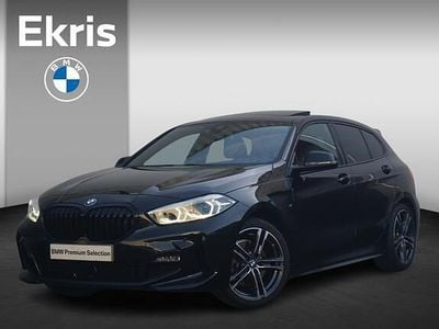 Zwart (metallic) Occasion 2024 BMW 118 Executive Hatchback | € 35.900 (Eerlijke prijs)