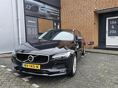 Zwart (metallic) Gebruikt 2017 Volvo V90 Momentum Stationwagen | € 21.950 (Goede deal)