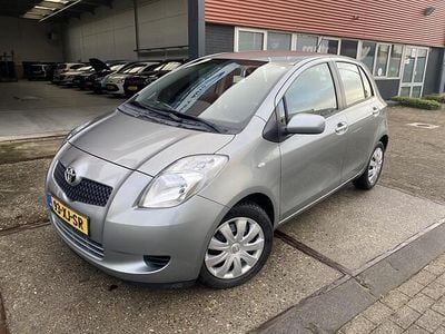 Grijs Occasion 2007 Toyota Yaris Sol Hatchback | € 4.950 (Eerlijke prijs)