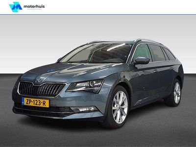 Grijs Gebruikt 2019 Skoda Superb Business Line Stationwagen | € 23.440 (Iets duurder)