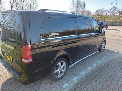 Zwart (metallic) Gebruikt 2015 Mercedes V250 Avantgarde MPV | € 31.500