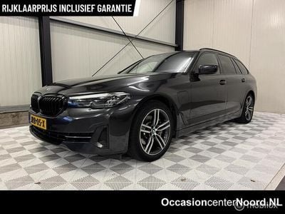 Grijs Gebruikt 2021 BMW 530e Shadowline Stationwagen | € 31.680 (Goede deal)