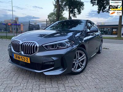 Grijs Gebruikt 2019 BMW 118 Executive Hatchback | € 22.995 (Iets duurder)