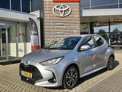 Grijs Gebruikt 2023 Toyota Yaris Hybrid Style Hatchback | € 21.390 (Eerlijke prijs)
