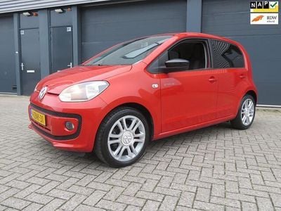 Oranje Gebruikt 2015 VW up! Groove Hatchback | € 7.895 (Eerlijke prijs)