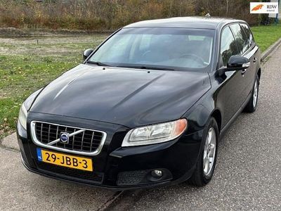 Zwart (metallic) Gebruikt 2009 Volvo V70 Stationwagen | € 3.749 (Eerlijke prijs)