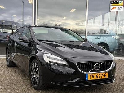 Zwart Gebruikt 2018 Volvo V40 Dynamic Hatchback | € 18.950 (Eerlijke prijs)