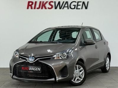 Occasion Toyota Yaris Executive 75 PK (55 kW) 2017 Zilver Hatchback