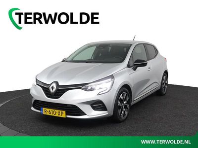 Grijs Gebruikt 2022 Renault Clio V Evolution Hatchback | € 14.945 (Eerlijke prijs)