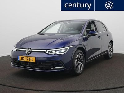 Blauw Gebruikt 2022 VW Golf VIII Style Hatchback | € 25.900 (Goede deal)