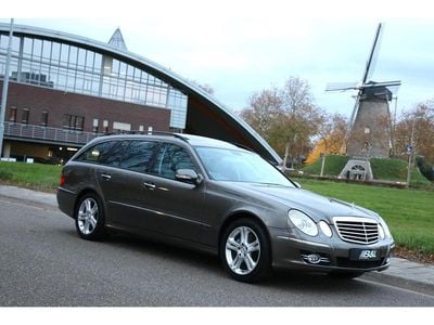 Grijs Gebruikt 2008 Mercedes E200 Stationwagen | € 13.750