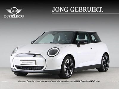 Wit Nieuw 2025 Mini Cooper SE Classic Hatchback | € 35.650