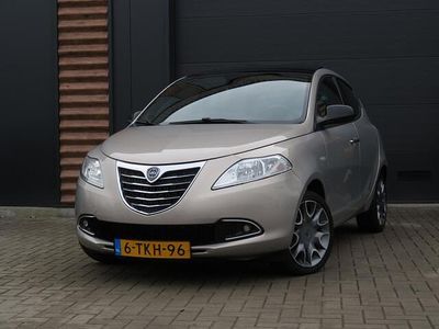 Beige Occasion 2014 Lancia Ypsilon Platinum Hatchback | € 6.990 (Eerlijke prijs)