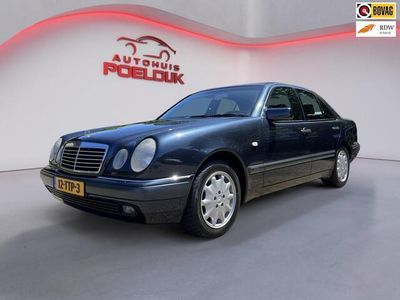 tweedehands Mercedes E230 Elegance AUTOMAAT AIRCO CRUISE TREKHAAK YOUNGTIMER