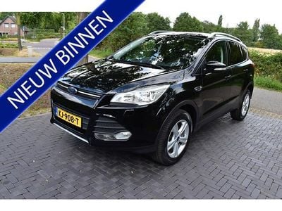 Zwart, metallic lak Gebruikt 2016 Ford Kuga Titanium SUV | € 15.980 (Eerlijke prijs)