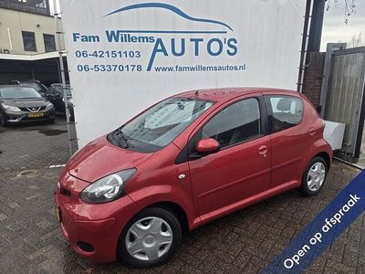 Occasion Toyota Aygo 68 PK (50 kW) 2010 Rood Hatchback