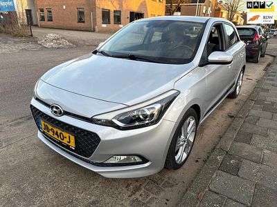 Grijs Occasion 2016 Hyundai i20 Comfort Hatchback | € 7.450 (Eerlijke prijs)