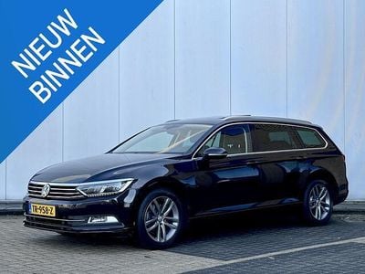 Zwart Occasion 2015 VW Passat Highline Stationwagen | € 11.950 (Iets duurder)