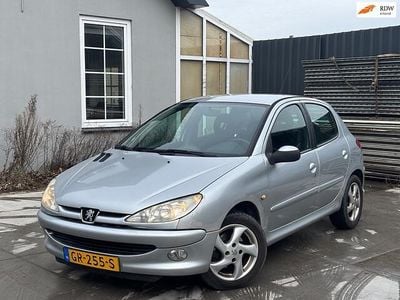 Occasion Peugeot 206 Griffe 109 PK (80 kW) 2006 Grijs Hatchback