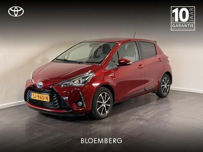 Occasion Toyota Yaris Hybrid Design 61 PK (44 kW) 2018 Rood Hatchback