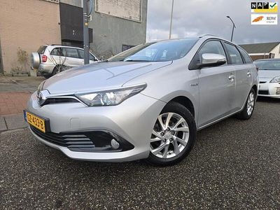Grijs (metallic) Occasion 2015 Toyota Auris Touring Sports Stationwagen | € 12.350 (Eerlijke prijs)
