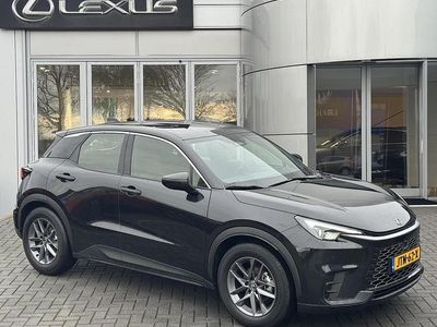 Zwart (metallic) Occasion 2025 Lexus LBX SUV | € 33.999 (Eerlijke prijs)