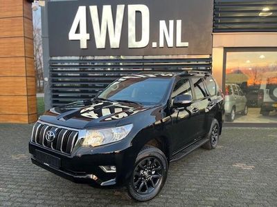 tweedehands Toyota Land Cruiser 2.8 D-4D-F AUT SWVAN CUSTOM BLACK EDITION LEDER/NAVI/CLIMA/CRUISE ¤ 52.900 EXCL 1E REGISTRATIE AUTO , volledig luxe uitvoering extra accessoires tegen meerprijs mogelijk .